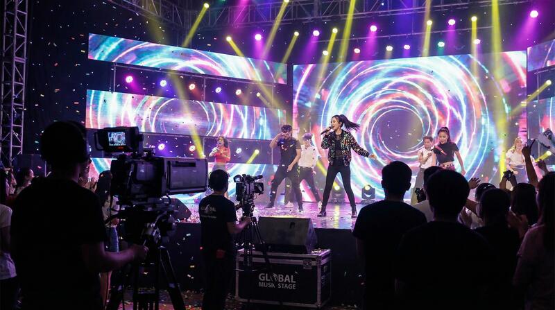 我爱搞MV拍摄视频：舞台灯光下的音乐梦想